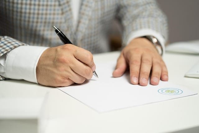 Apa Perbedaan Penerjemah Tersumpah dan Penerjemah Tersertifikasi Ini Poin Penting yang Harus Anda Perhatikan - Wordsmith Group