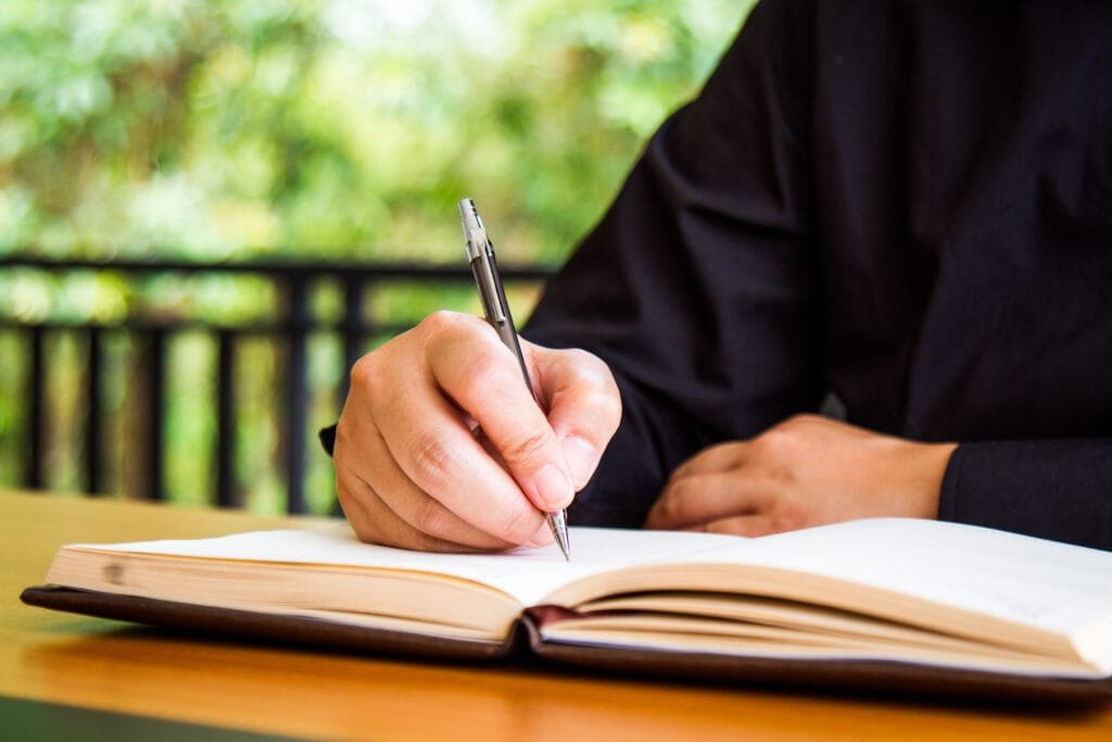 Mengapa Narasi Krusial dalam Sustainability Report - Wordsmith Group