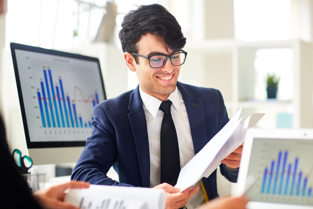 Investor Tidak Hanya Membaca Angka - Wordsmith Group