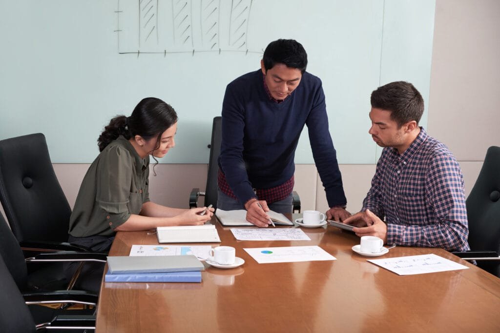 Triple-Check Angka dan Data Finansial - Wordsmith Group